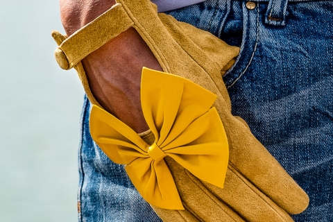 Yellow-glove-with-bow